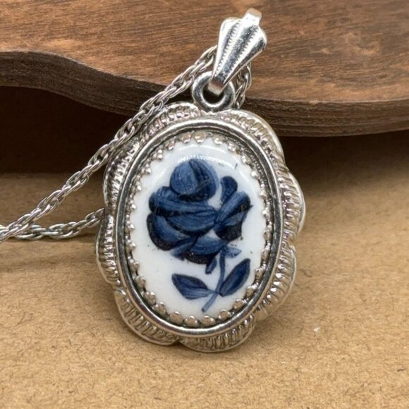 Vintage Whiting & Davis Silver Tone Porcelain Blue Flower Pendant Necklace 19" - Picture 7 of 7